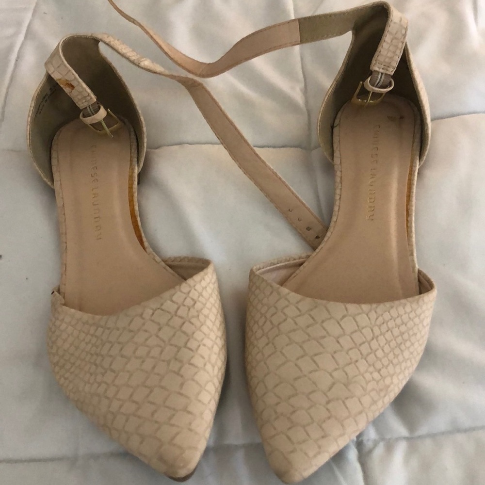 Chinese Laundry size 9.5 Cream Faux Snake Skin
